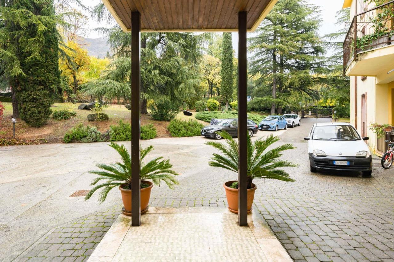 Residenza Al Vittoriale - By Host4U Apartment Gardone Riviera Exterior foto