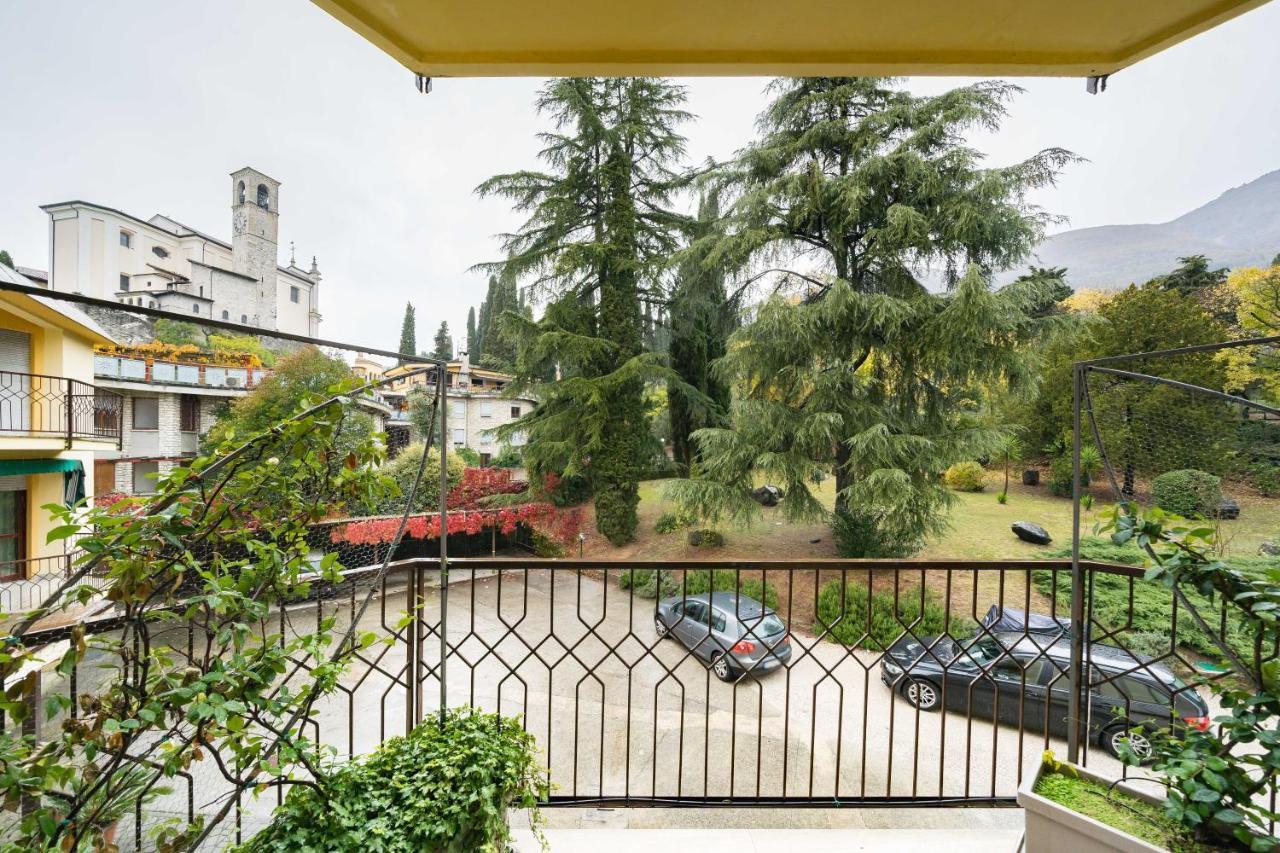 Residenza Al Vittoriale - By Host4U Apartment Gardone Riviera Exterior foto