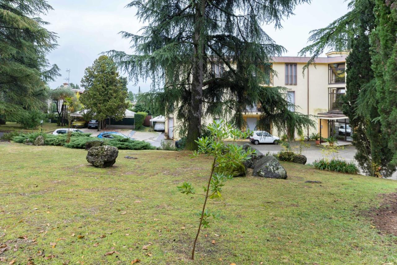 Residenza Al Vittoriale - By Host4U Apartment Gardone Riviera Exterior foto